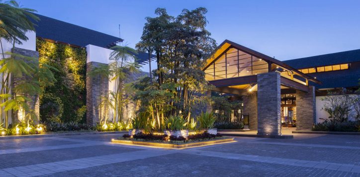 lobby-entrance-2-2