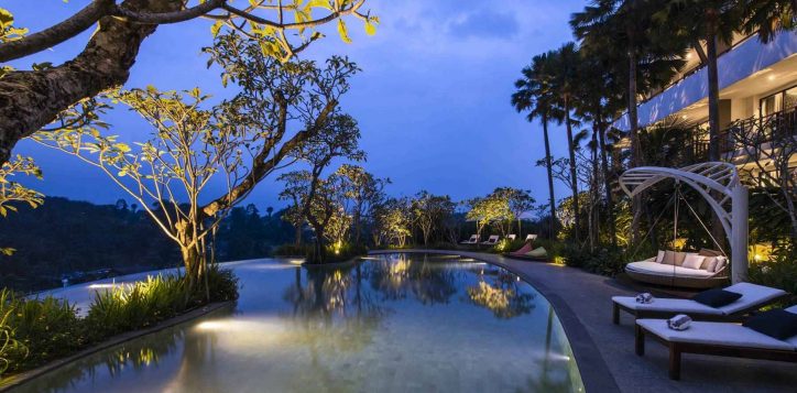 infinity-pool-pullman-ciawi-2