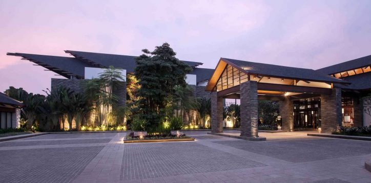 pullman-ciawi-lobby-night-2