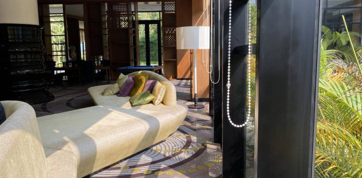 relax-on-couch-pullman-ciawi-2