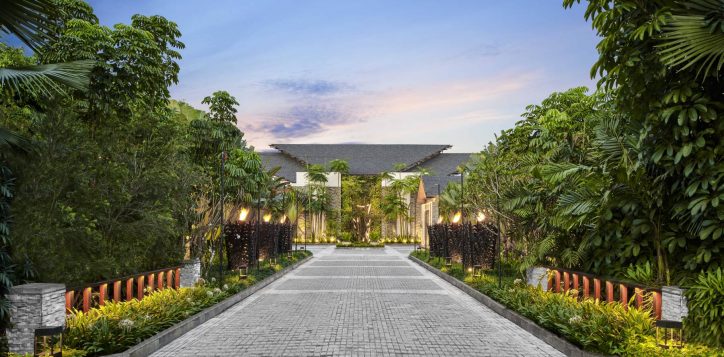 hotel-entrance-2