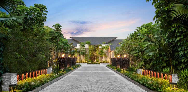 hotel-entrance-2-2