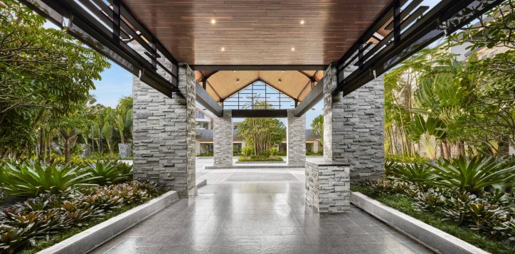 lobby-facing-to-drop-off-2