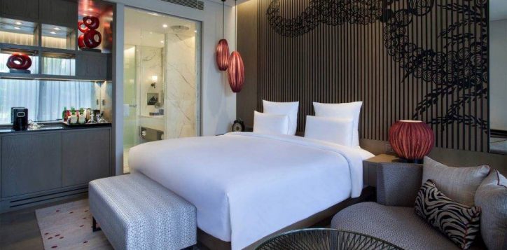 deluxe-room-king-bed-pullman-ciawi-2