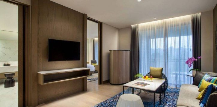 executive-suite-living-room-2-2