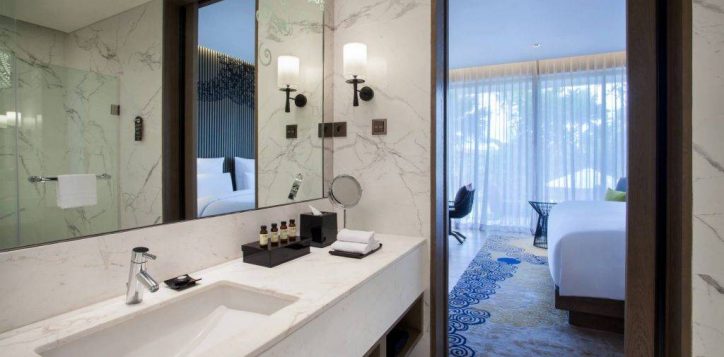 suite-bathroom-pullman-ciawi-2