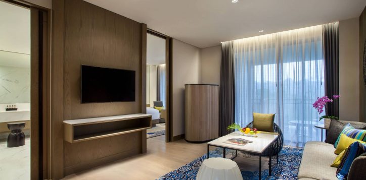 executive-suite-living-room-3-2