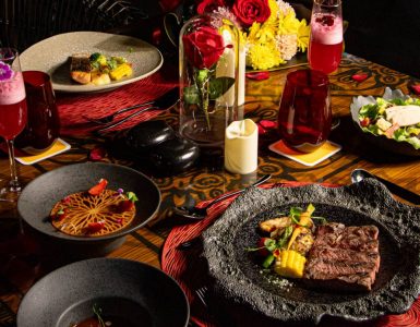 di-mana-bara-api-menciptakan-suasana-makan-malam-valentine-untuk-dua